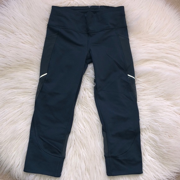 EUC - lululemon emerald green crop leggings - Picture 2 of 7